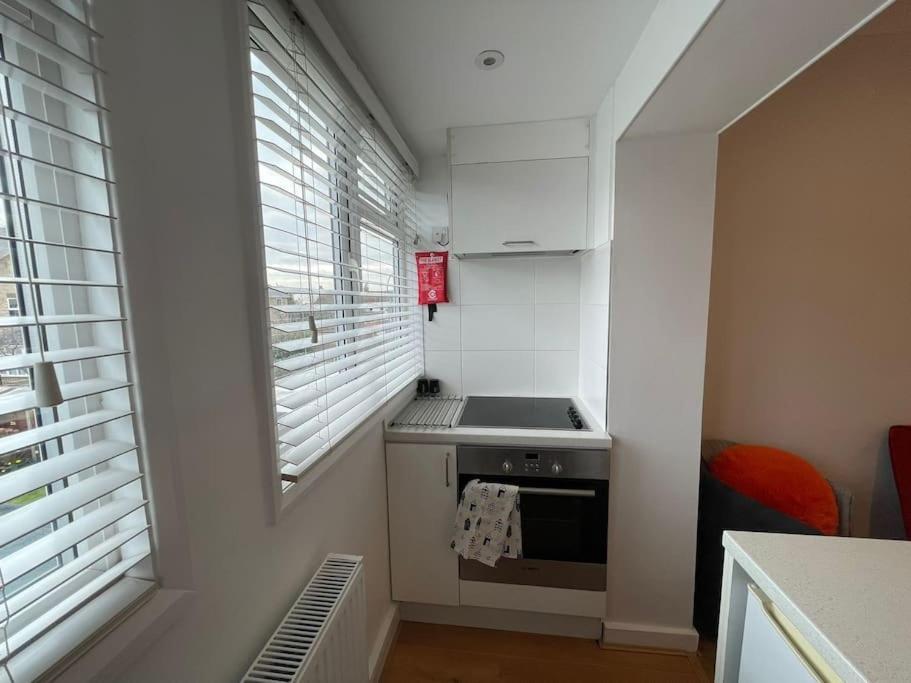 New Modernised Flat In The Heart Of Leigh On Sea Apartment Southend-on-Sea Exterior photo